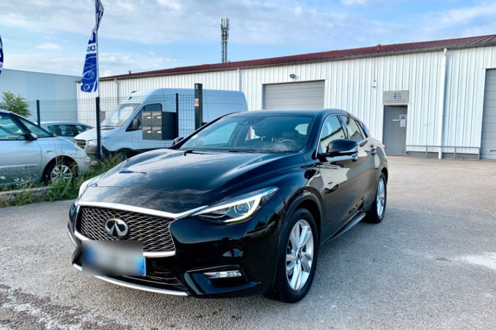 INFINITI Q30