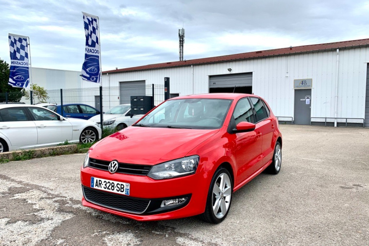 VOLKSWAGEN POLO