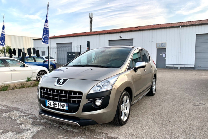 PEUGEOT 3008