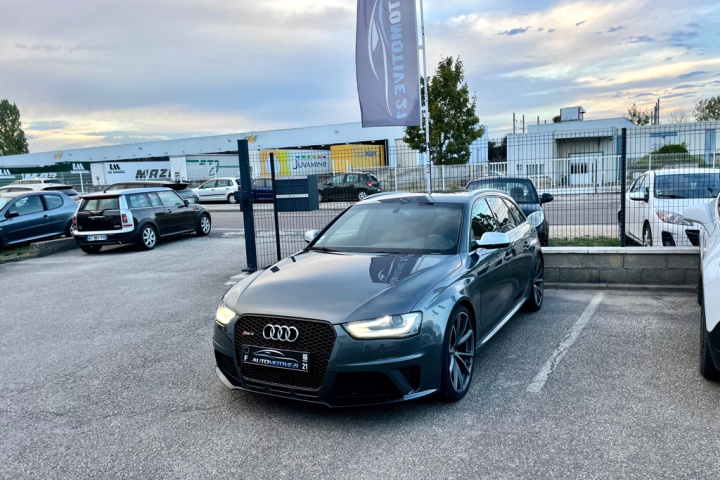 AUDI RS4 AVANT