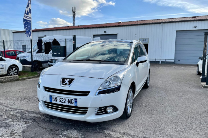 PEUGEOT 5008