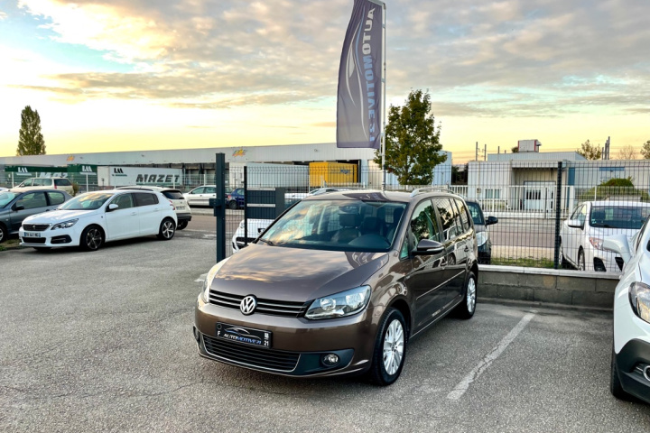 VOLKSWAGEN TOURAN